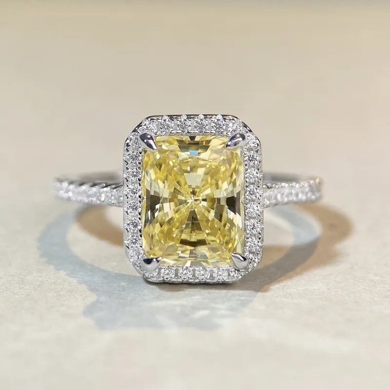 Bague solitaire zircon jaune rectangulaire argent 925 - portée main
